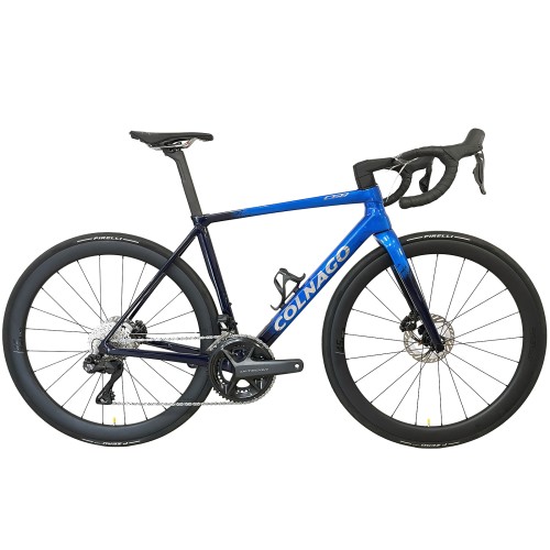 Bicicleta de estrada Colnago C68 com Shimano Ultegra R8170 DI2 12 velocidades e Vision SC 45 nas cores azul e preta.