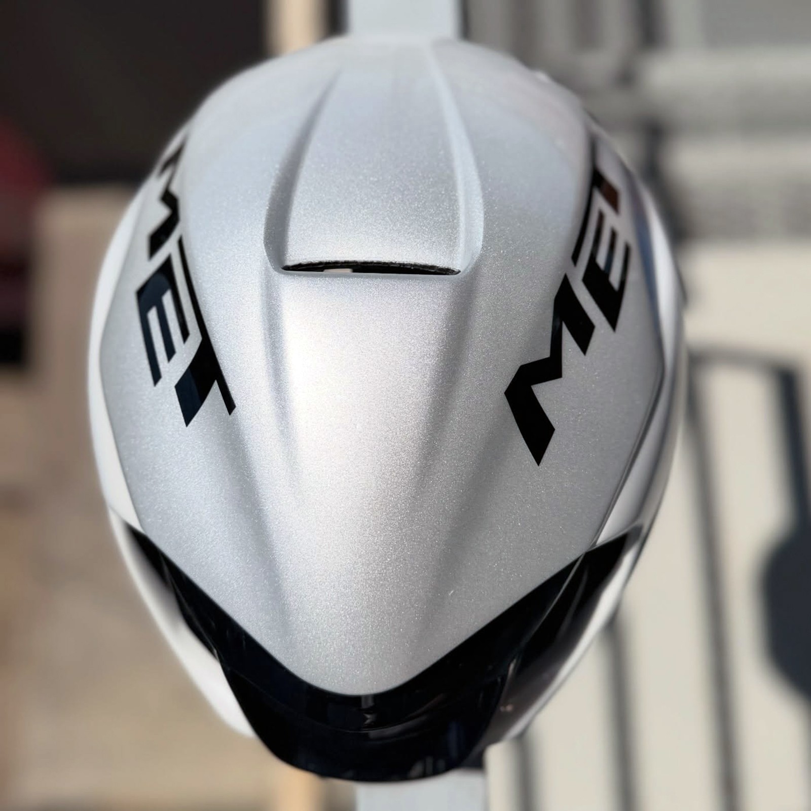 MET Manta MIPS Holographic Glossy White (BI1) Racefietshelm - 3HM133CE00