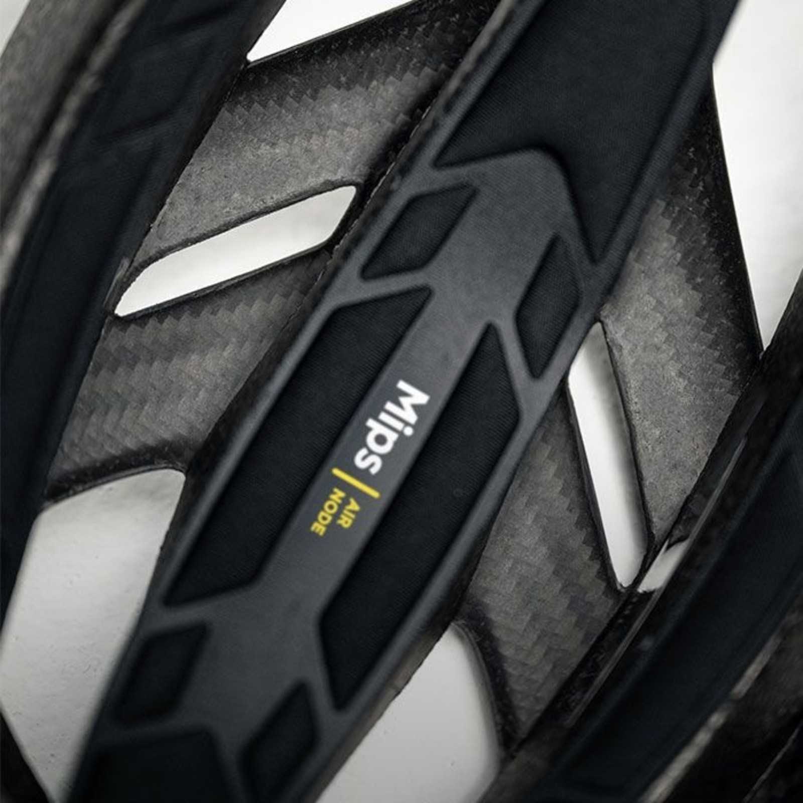 Casque vélo Met Trenta 3K Carbon Mips blanc brillant WH1 - 3HM162CE00