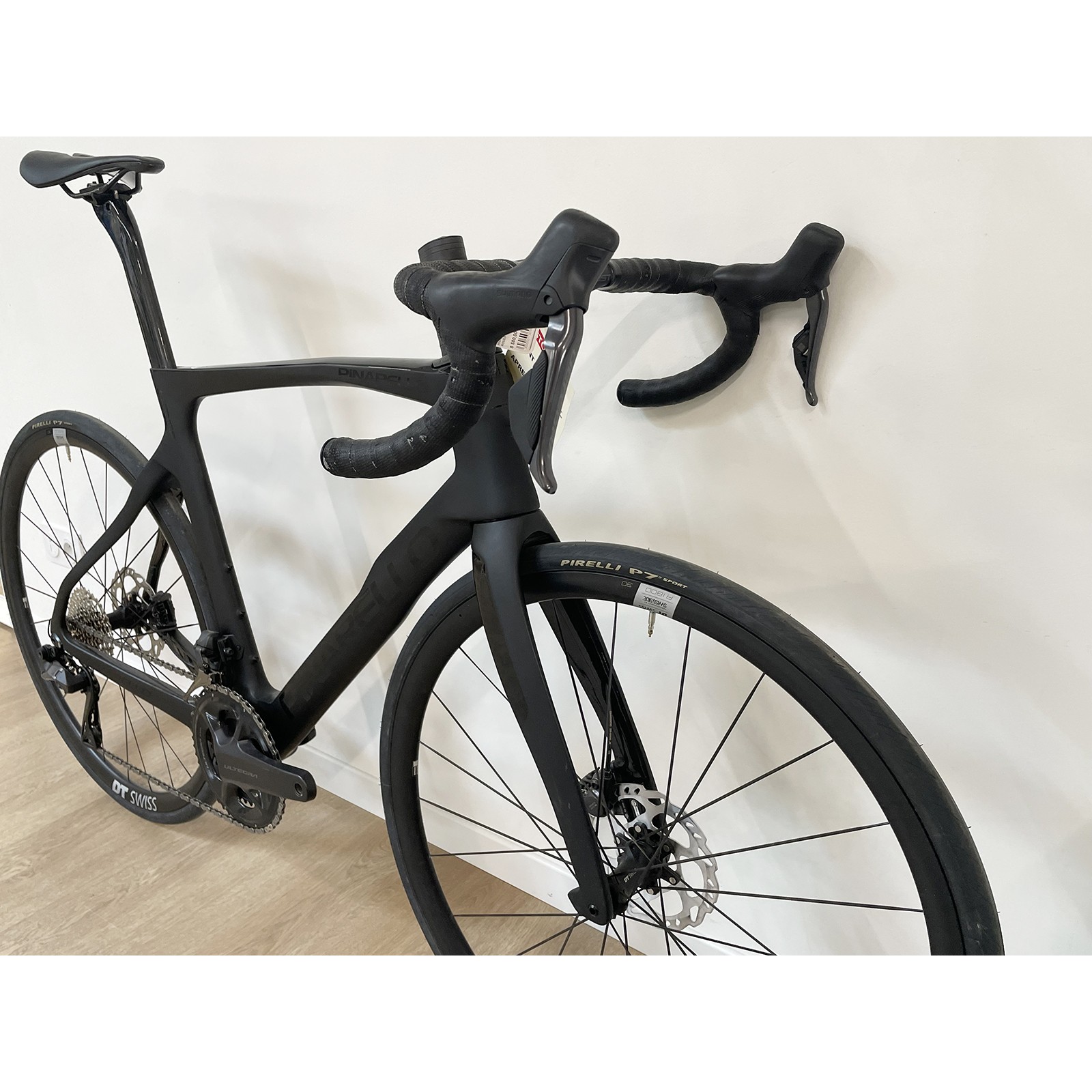 Bicicleta de estrada Pinarello Dogma F Ultegra Di2 em carbono, preta, 2023 - Tamanho 51,5 cm (P)