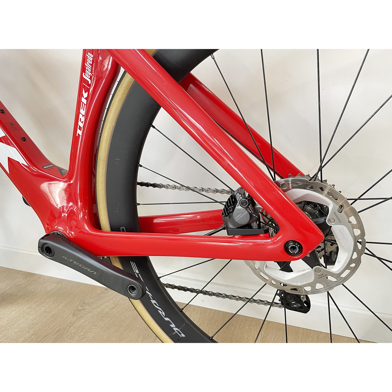 Bicicleta de estrada Trek Madone SLR 7 Shimano Ultegra Di2 12v Vermelha Project One 2023 - Tamanho 52cm (P)