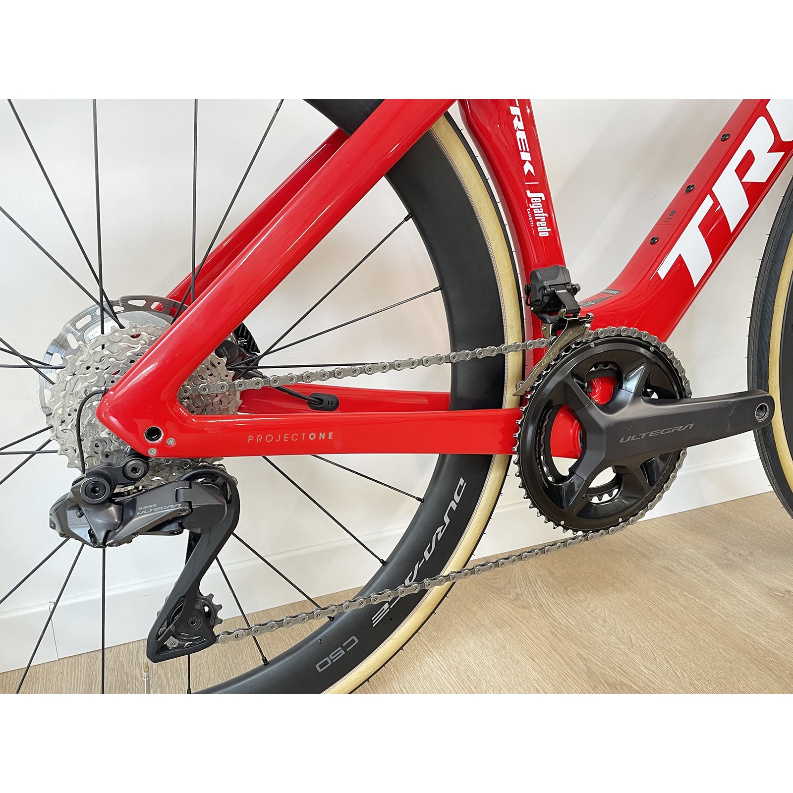 Trek Madone SLR 7 Road Bike Shimano Ultegra Di2 12s Red Project One 2023 - Size 52 cm (S)