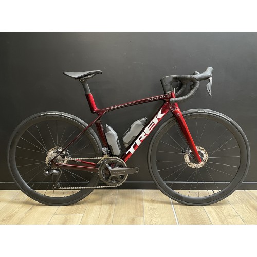 Bicicleta de carretera Trek Madone SLR 7 Gen.8 de carbono usada, Ultegra Di2 de 12 velocidades, color rojo Crystalline Viper, 20