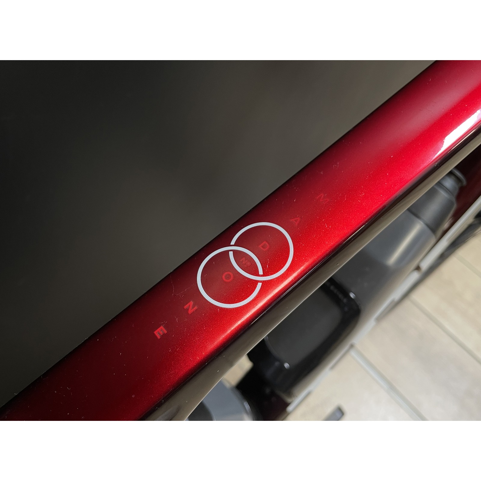 Bicicletta da corsa Trek Madone SLR 7 Gen.8 in carbonio, usata, con gruppo Ultegra Di2 a 12 velocità, colore rosso Crystalline V