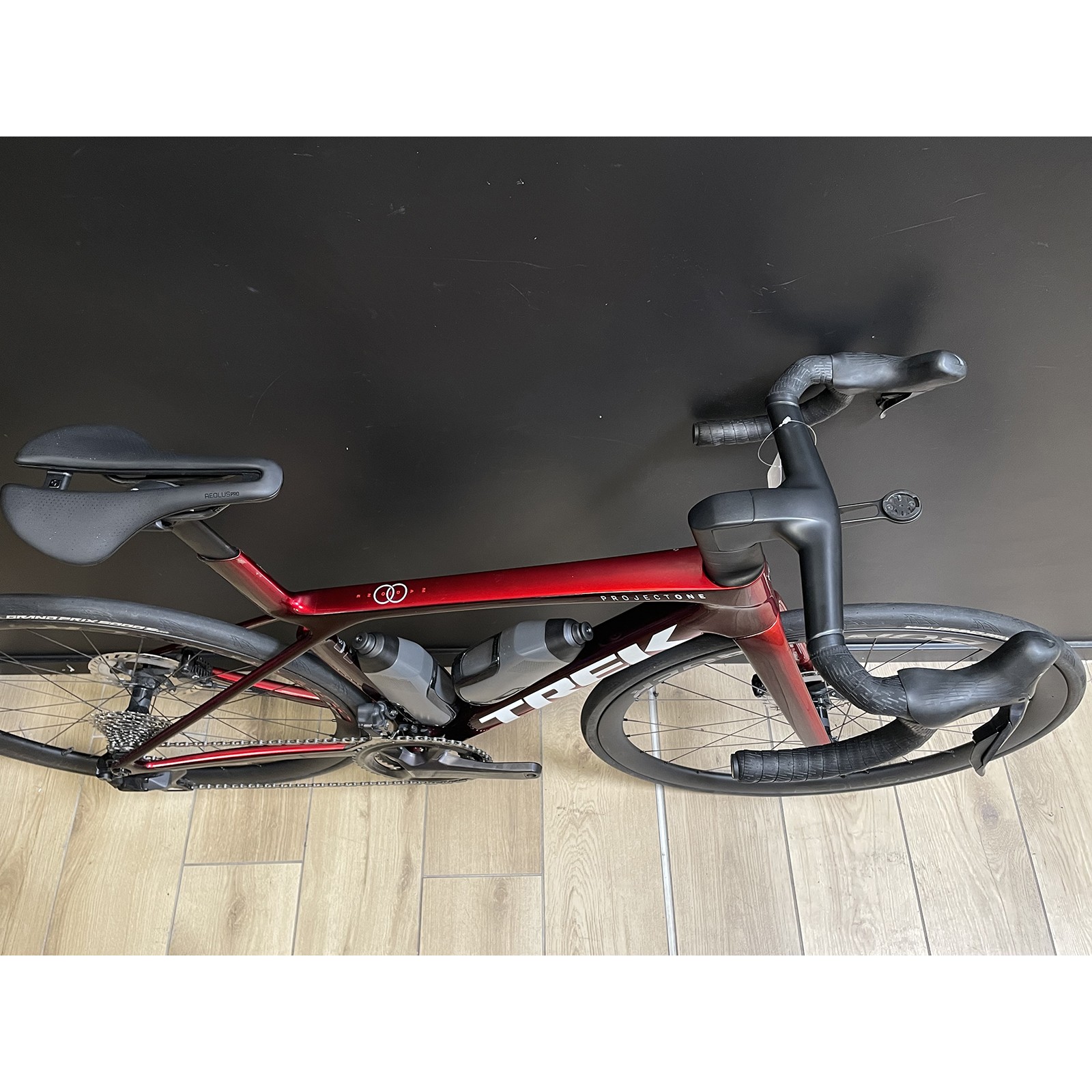 Bicicletta da corsa Trek Madone SLR 7 Gen.8 in carbonio, usata, con gruppo Ultegra Di2 a 12 velocità, colore rosso Crystalline V