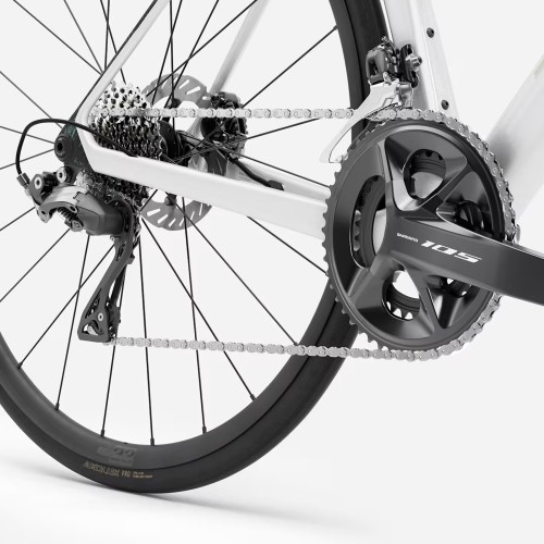 Trek Madone SL 5 Gen.8 Shimano 105 Gloss Crystal White / Matte Deep Smoke Carbon road Bike 2026