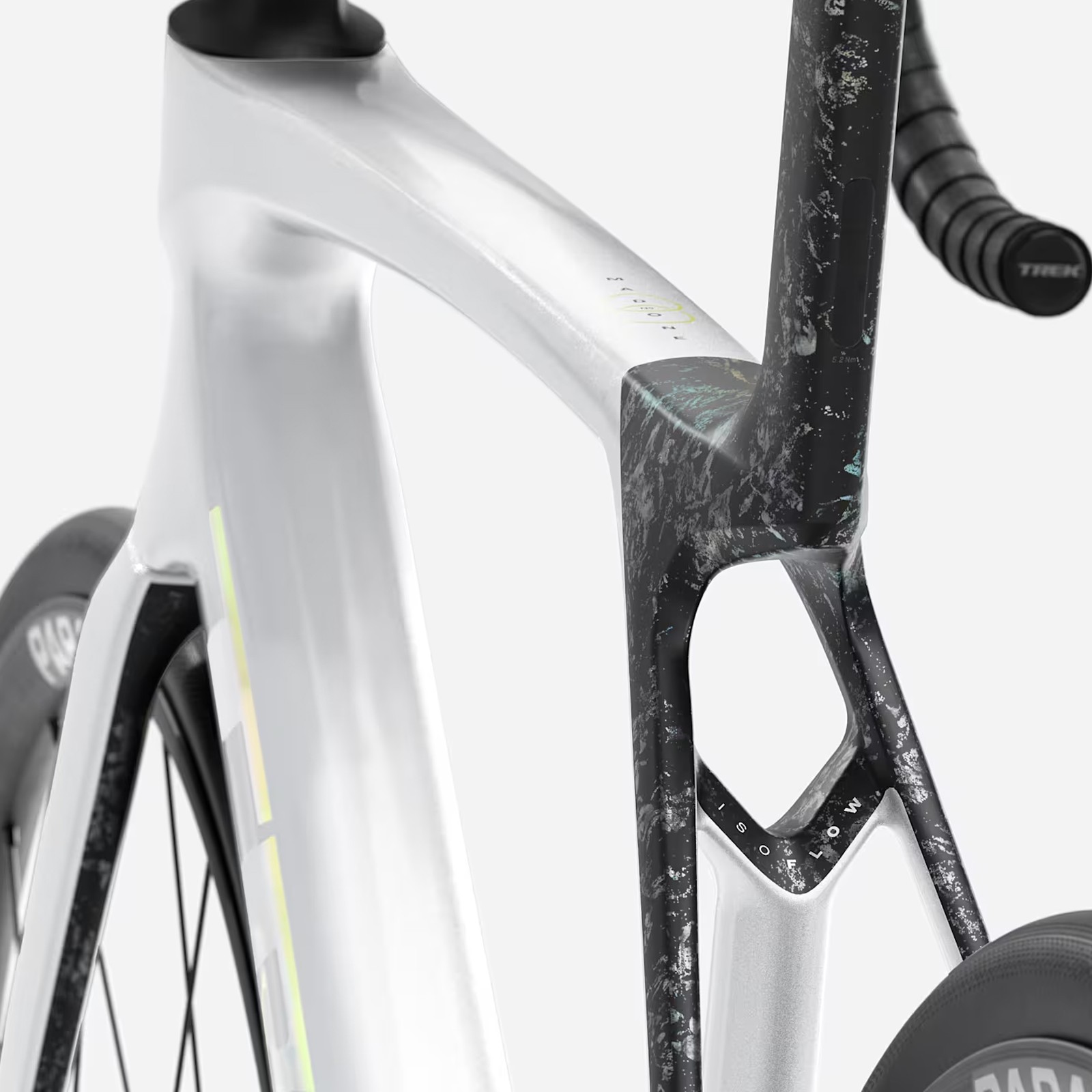 Bicicletta da corsa Trek Madone SL 5 Gen.8 Shimano 105 in carbonio, colore bianco cristallo lucido / fumé scuro opaco, anno 2026