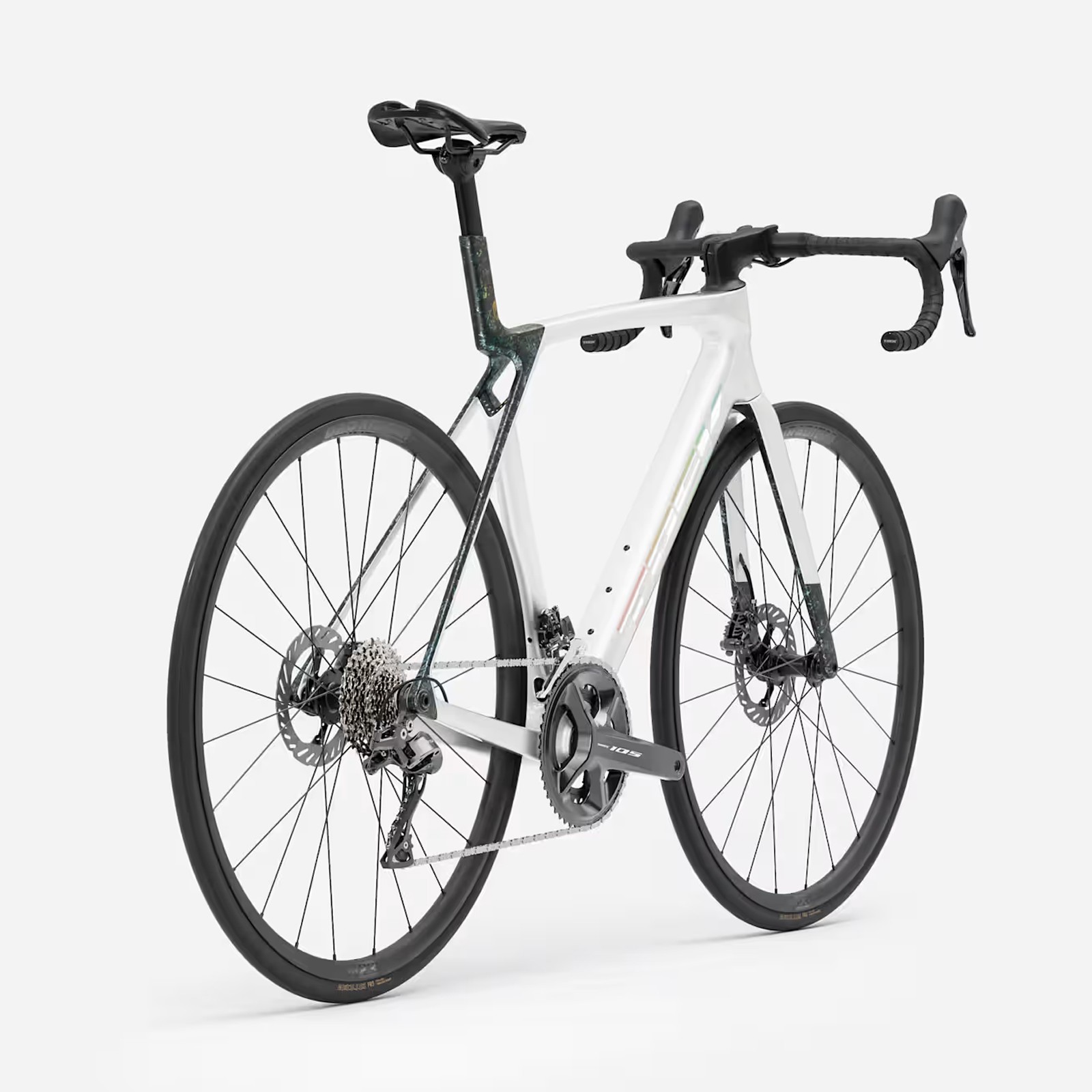 Trek Madone SL 5 Gen.8 Shimano 105 Gloss Crystal White / Matte Deep Smoke vélo de route carbone 2026