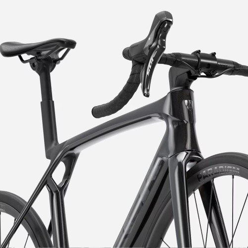 Trek Madone SL 5 Gen.8 Shimano 105 Gloss Dark Star / Matte Deep Smoke vélo de route carbone 2026