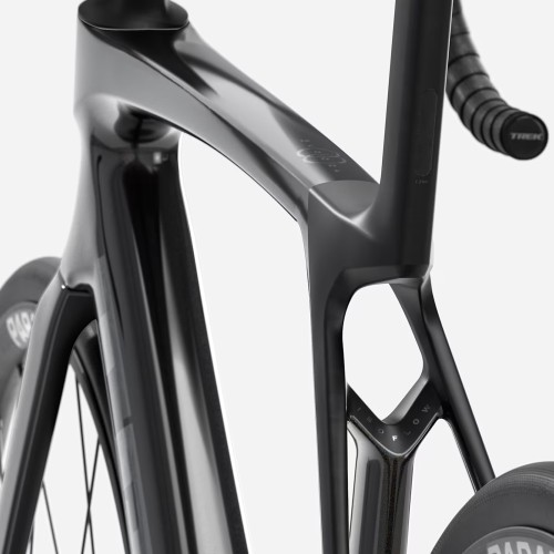 Bicicleta de carretera Trek Madone SL 5 Gen.8 Shimano 105 Gloss Dark Star / Matte Deep Smoke Carbon 2026