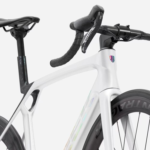 Trek Madone SL 6 Gen.8 Rival AXS E1 Gloss Crystal White / Matte Deep Smoke vélo de route carbone 2026
