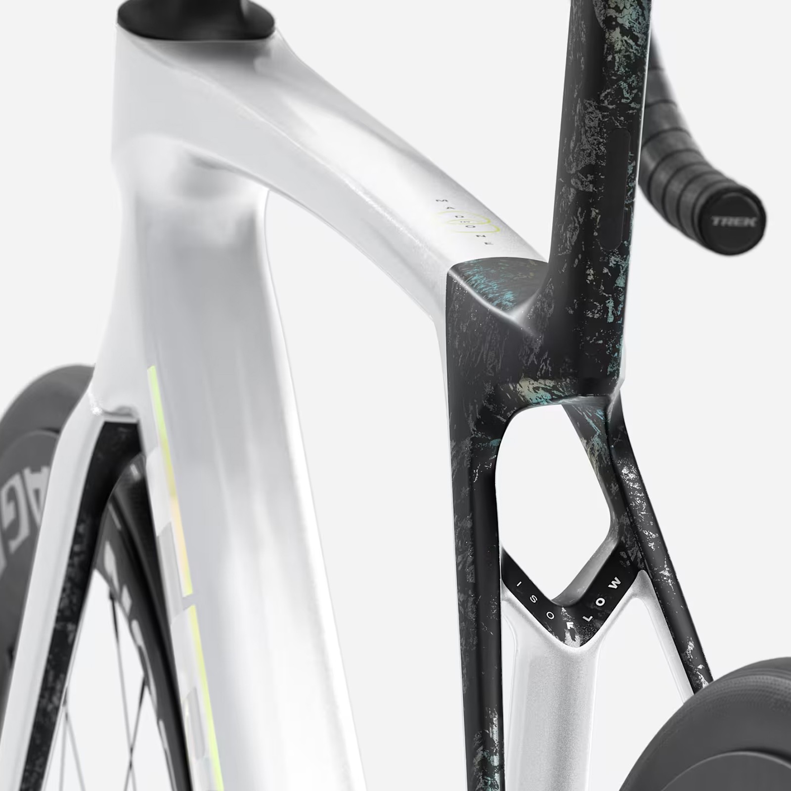 Trek Madone SL 7 Gen.8 Ultegra Di2 12v Gloss Crystal White / Matte Deep Smoke vélo de route carbone 2026