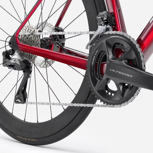 Trek Madone SL 7 Gen.8 Ultegra Di2 12v Gloss Fury Red / Matte Deep Smoke vélo de route carbone 2026