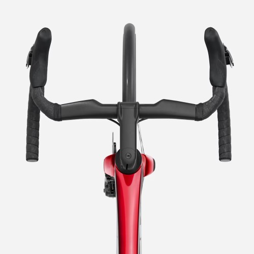 Trek Madone SL 7 Gen.8 Ultegra Di2 12v Gloss Fury Red / Matte Deep Smoke vélo de route carbone 2026