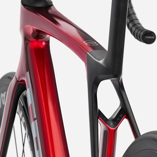 Trek Madone SL 6 Gen.8 105 Di2 Gloss Fury Red / Matte Deep Smoke Carbon road Bike 2026