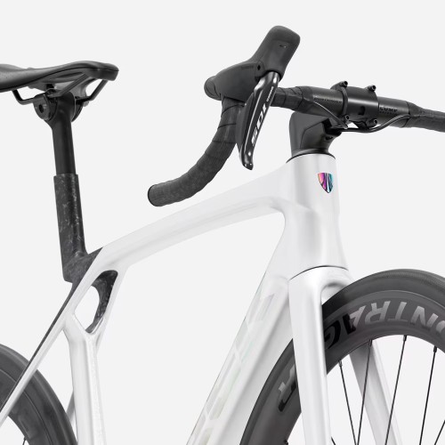 Trek Madone SL 6 Gen.8 105 Di2 Gloss Crystal White / Matte Deep Smoke vélo de route carbone 2026