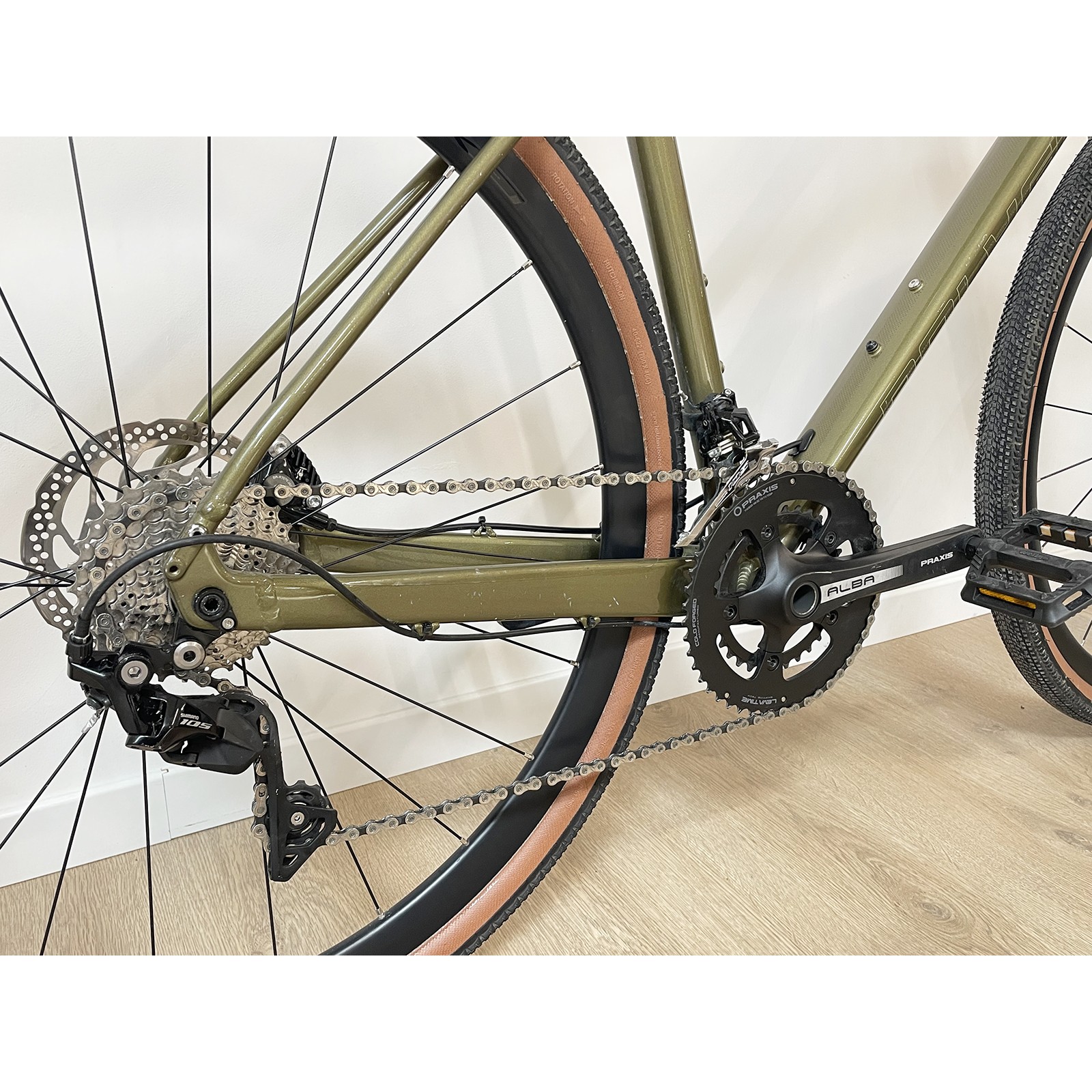 Bicicleta gravel Shimano 105 11v verde - talla L