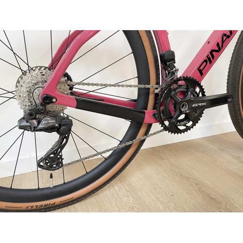 Vélo de gravel Pinarello Grevil F9 carbone GRX Di2 12v Red Wine 2024
