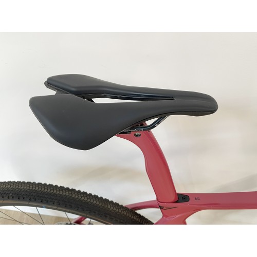 Vélo de gravel Pinarello Grevil F9 carbone GRX Di2 12v Red Wine 2024