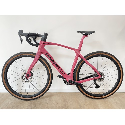 Bicicleta gravel Pinarello Grevil F9 em carbono GRX Di2 12v , cor vinho tinto, modelo 2024.