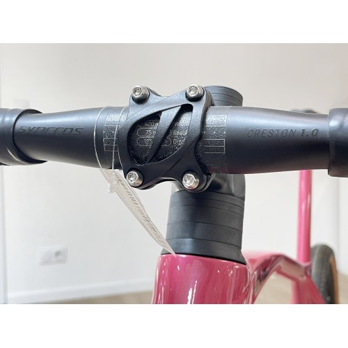 Bicicletta gravel Pinarello Grevil F9 in carbonio GRX Di2 12v colore rosso vino, anno 2024.