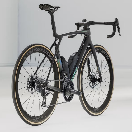 Trek Madone SLR 9 AXS Gen.8 Red AXS E1 12v Matte Carbon Smoke / Prismatic Pearl vélo de course carbone 2026