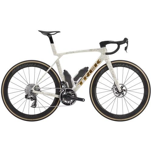 Trek Madone SLR 9 AXS Gen.8 Red AXS E1 12-fach Era White / Supernova Marble Pearl Carbon-Rennrad 2026