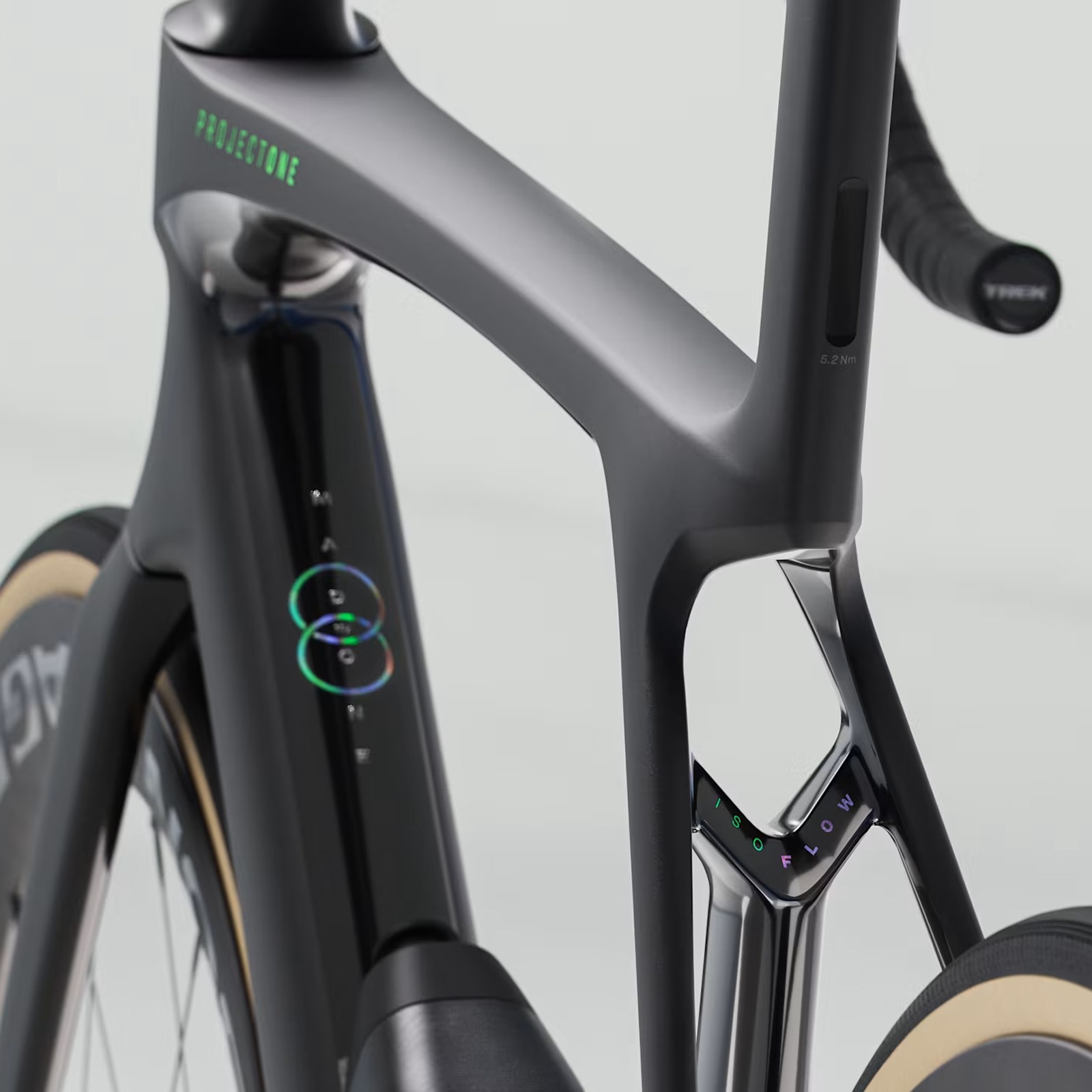 Bicicleta de estrada Trek Madone SLR 7 Gen.8 Ultegra Di2 12v carbono fosco Smoke/Prismatic Pearl, ano 2026