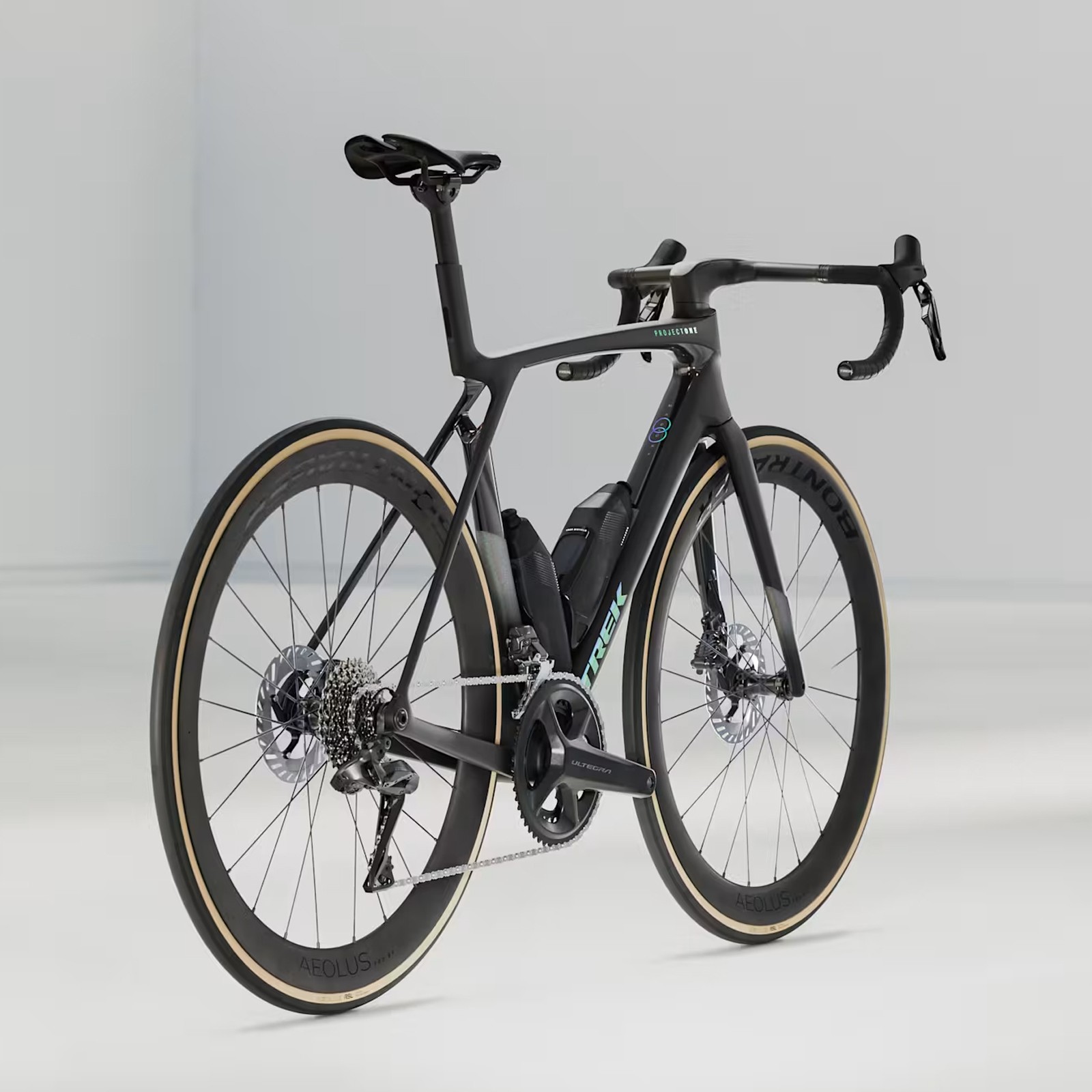 Bicicleta de carretera Trek Madone SLR 7 Gen.8 Ultegra Di2 12v color gris carbón mate/perla prismática, modelo 2026.