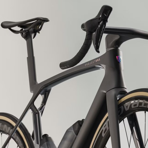 Trek Madone SLR 9 Gen.8 Dura-Ace Di2 12v Matte Carbon Smoke / Prismatic Pearl vélo de course carbone 2026