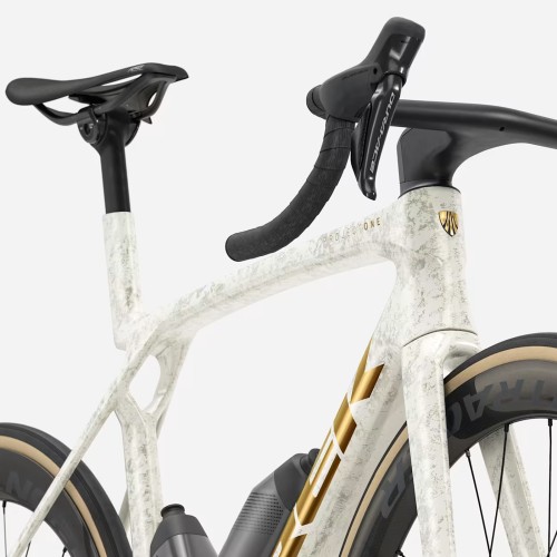 Trek Madone SLR 9 Gen.8 Dura-Ace Di2 12-fach Era White / Supernova Marble Carbon Rennrad 2026