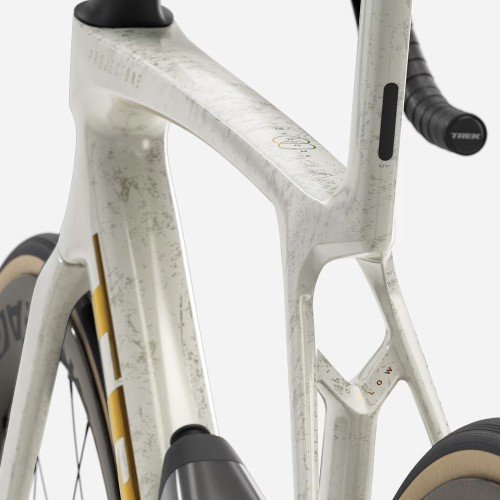 Trek Madone SLR 9 Gen.8 Dura-Ace Di2 12v Era White / Supernova Marble vélo de course carbone 2026