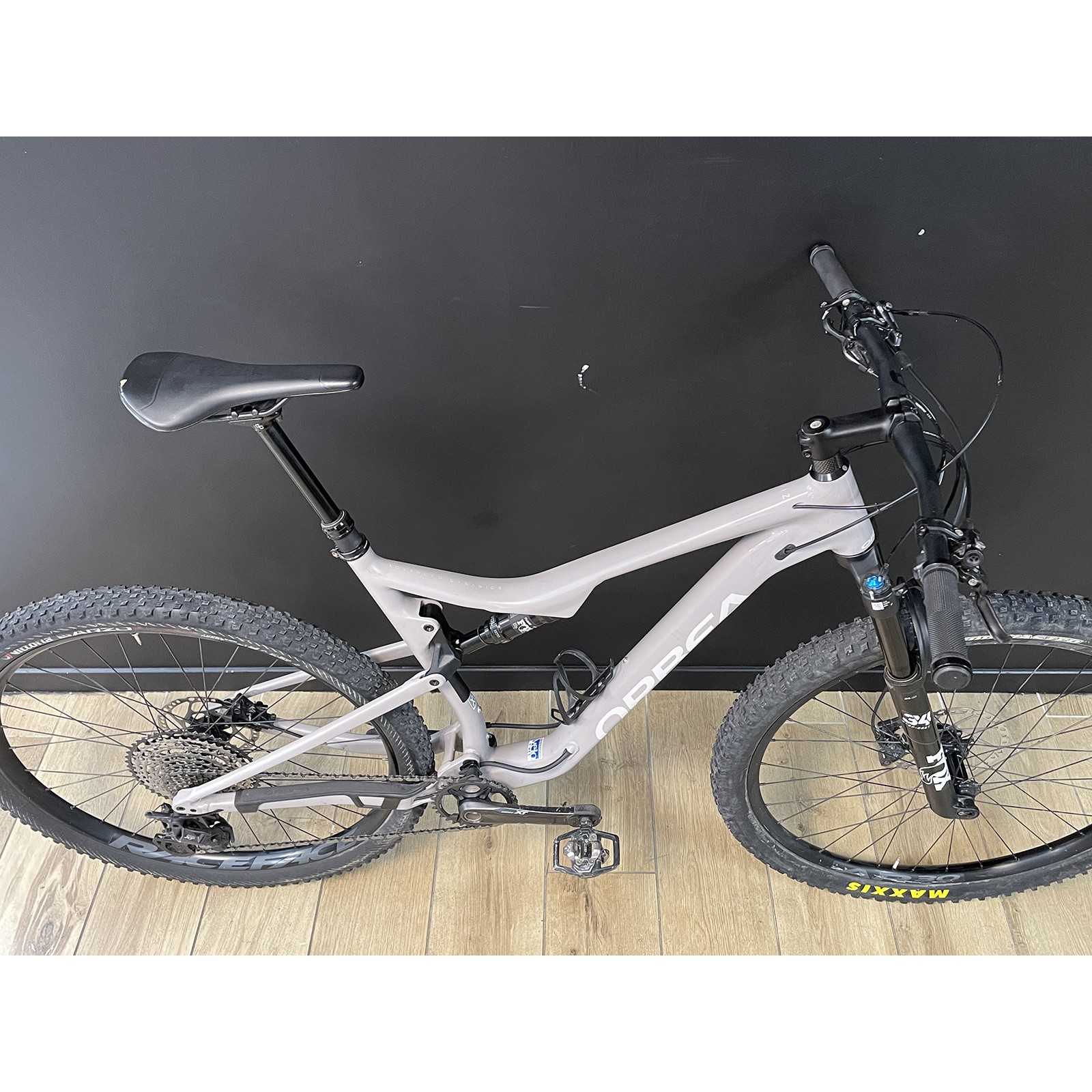 MTB de montanha Orbea OIZ Deore XT usada, full suspension de 120 mm, tamanho XL, ano 2022.