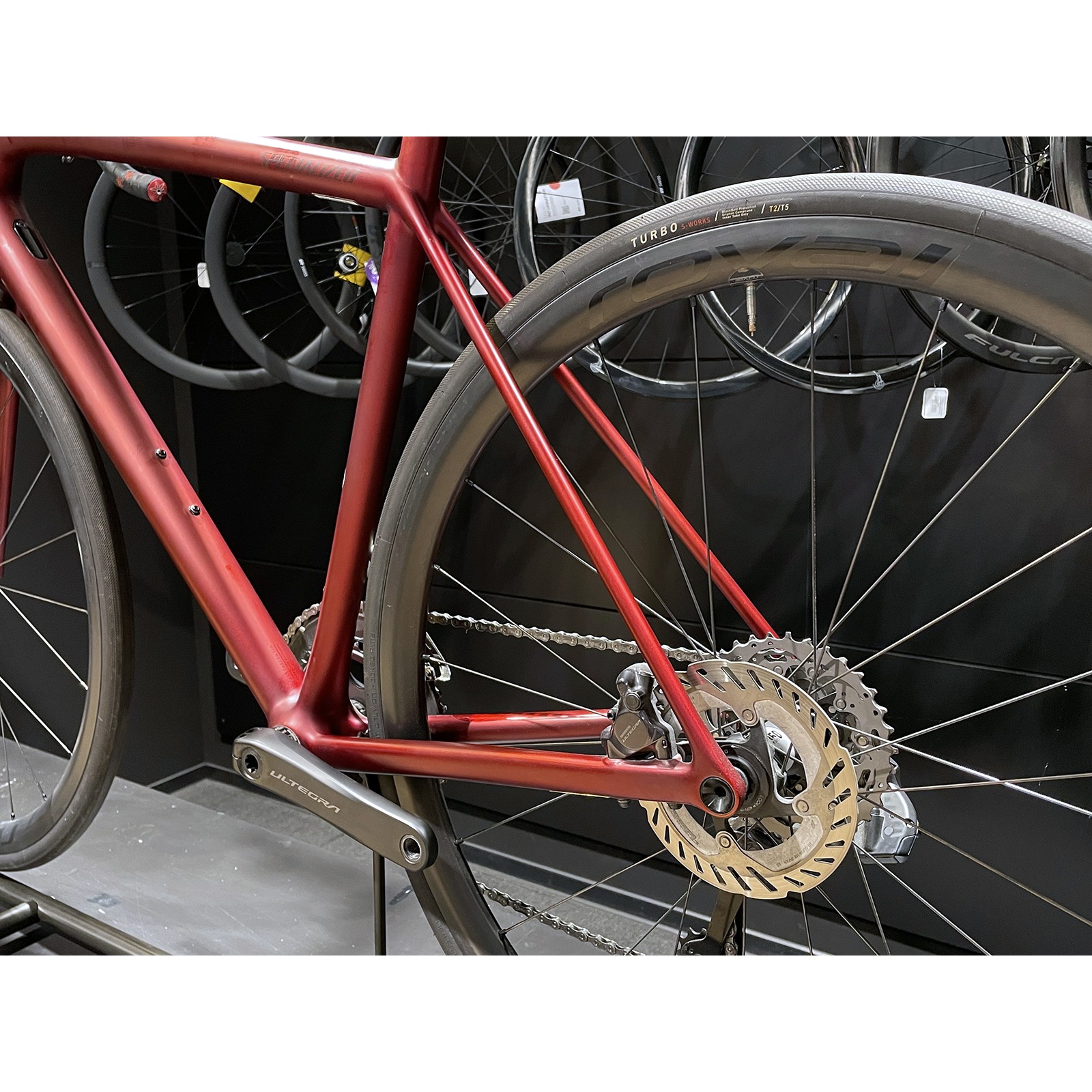 Bicicleta de carretera usada Specialized Aethos Pro Ultegra Di2 Satin Red Sky / Red Onyx 2024 - Talla 56 cm