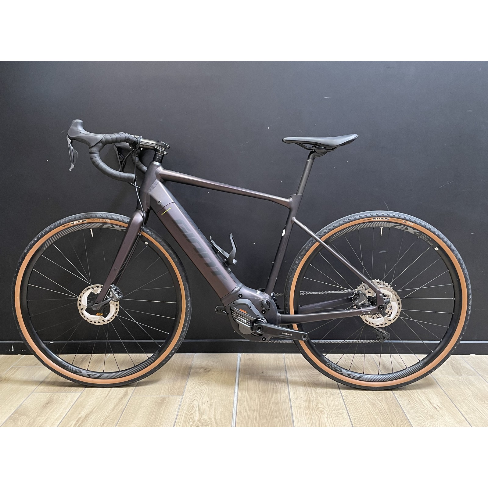 Used Giant Revolt E+ Rosewood 500Wh 2022 Electric Gravel bike - Size L