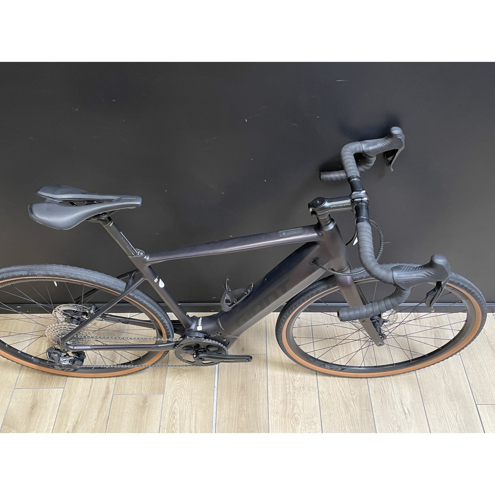Gravel Giant Revolt E+ Rosewood 500Wh 2022 usada - Talla L