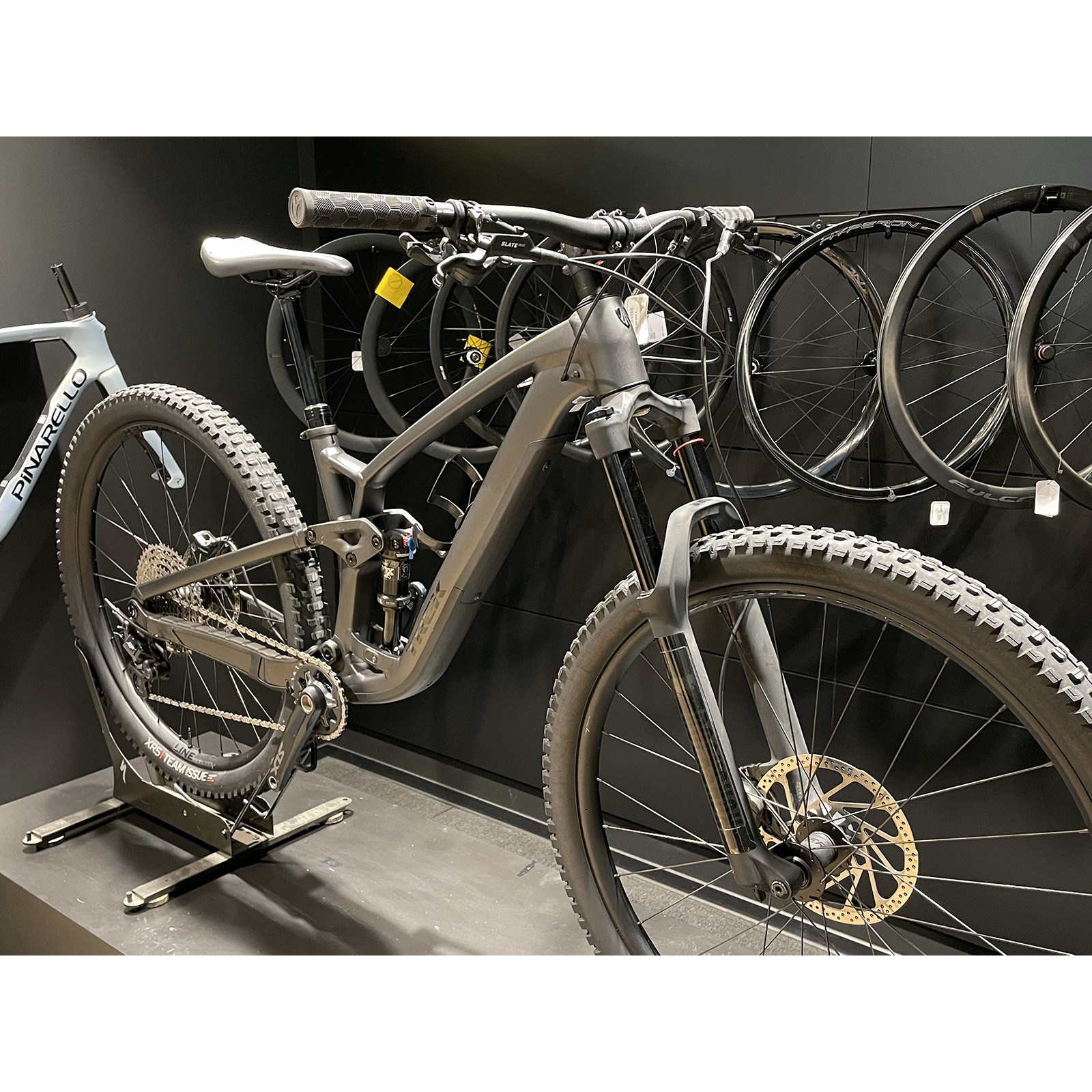 Used Trek Fuel EX 7 Gen.6 150mm Matte Dnister Black 2022 full-suspension MTB