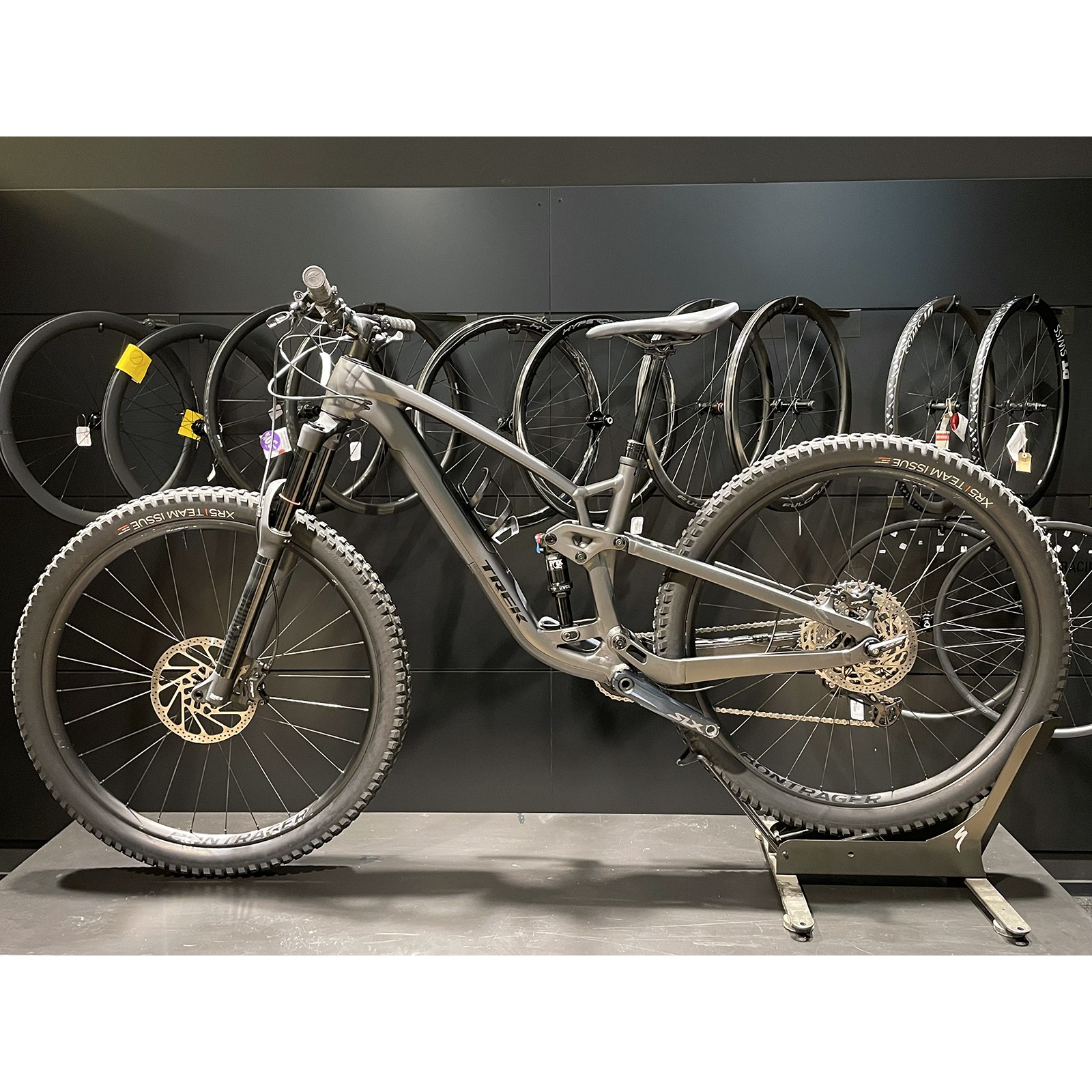 VTT tout-suspendu d'occasion Trek Fuel EX 7 Gen.6 150mm Matte Dnister Black 2022