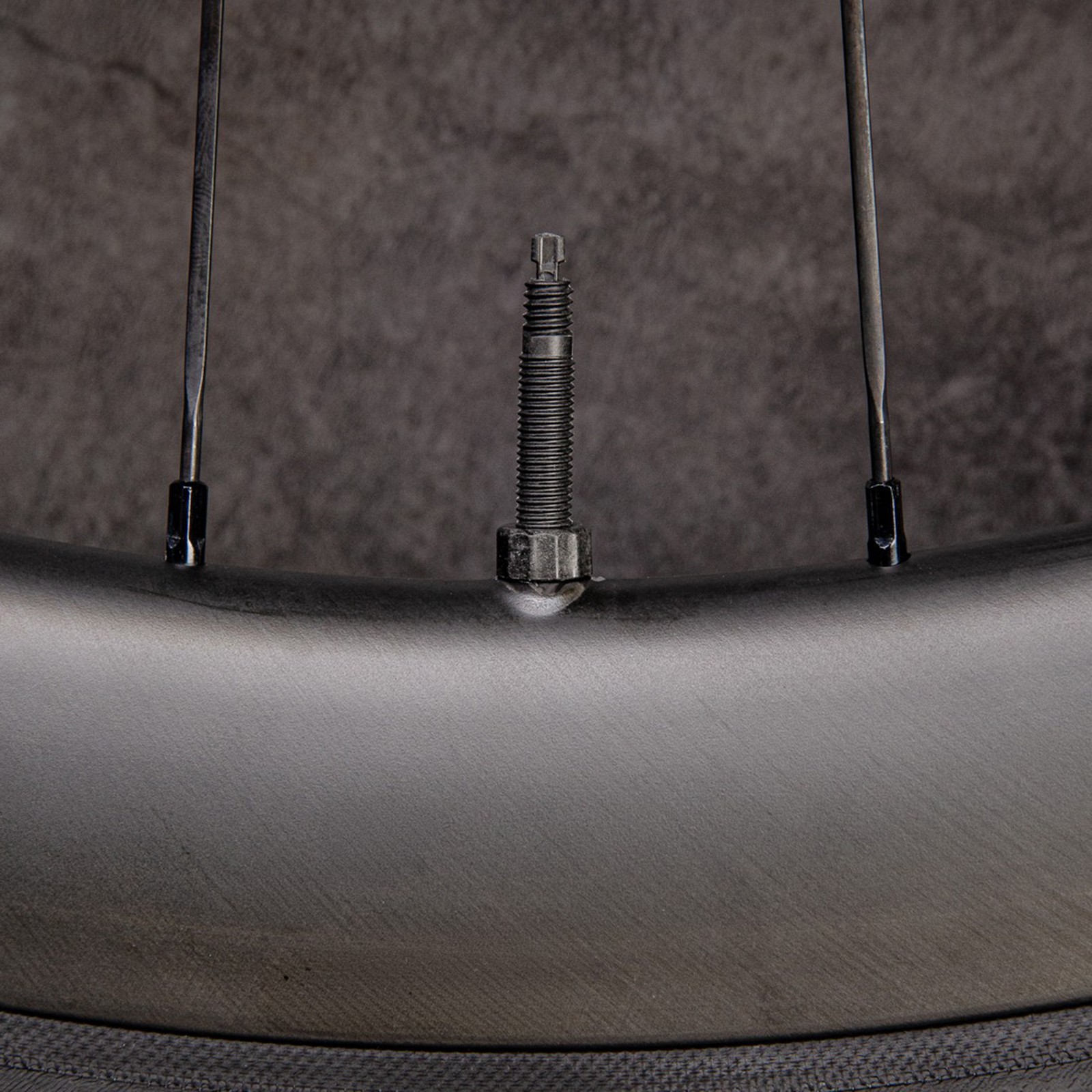 Absolute Black AETHER Carbon Black Tubeless Ventilset 18-30 mm - TVALVE30/BK