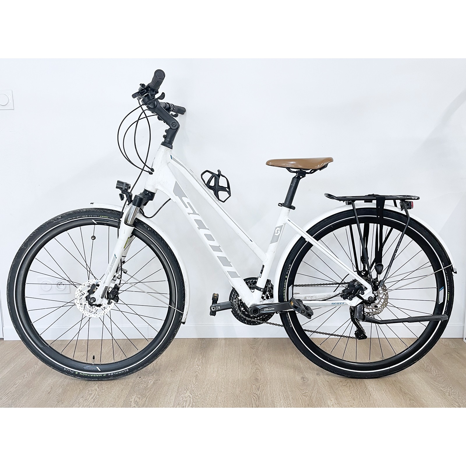 Bicicleta híbrida feminina Scott Sub Sport 20 branca usada, ano 2019.