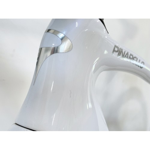 Bicicleta de carretera Pinarello Dogma F 2024 Dura-Ace Di2 Crystal White de segunda mano, talla 54 cm (M).