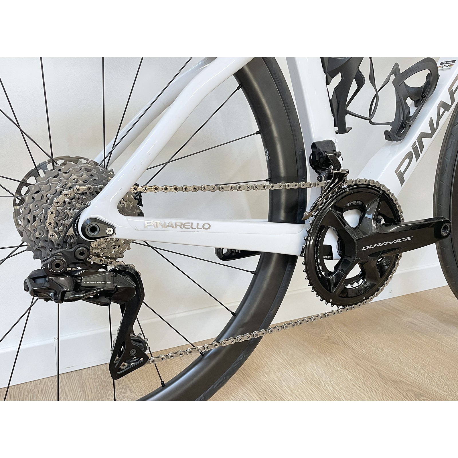 Bicicleta de carretera Pinarello Dogma F 2024 Dura-Ace Di2 Crystal White de segunda mano, talla 54 cm (M).