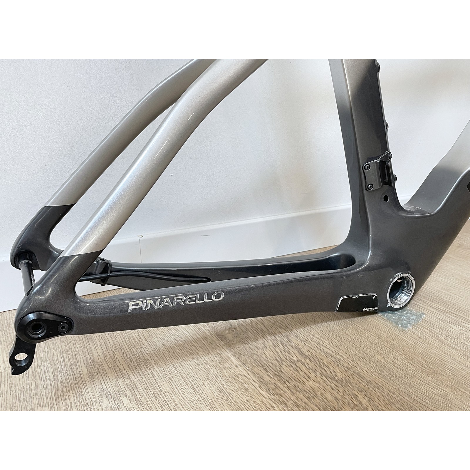 Cadre en carbone Pinarello Dogma F 2024 taille 53cm MyWay avec Cockpit MOST
