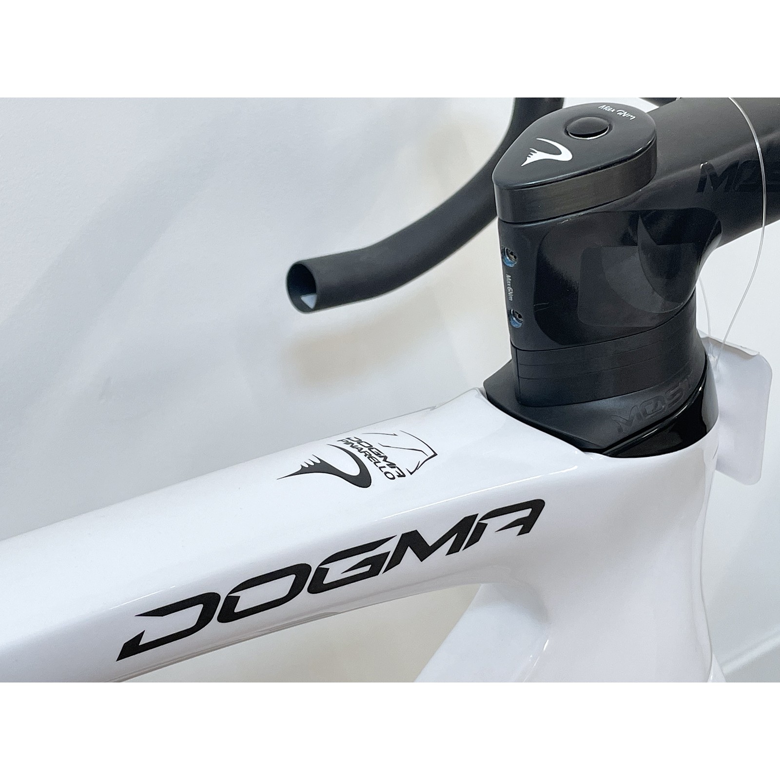 Cuadro de carbono usado Pinarello Dogma F 54cm blanco negro 2023 + Cockpit MOST