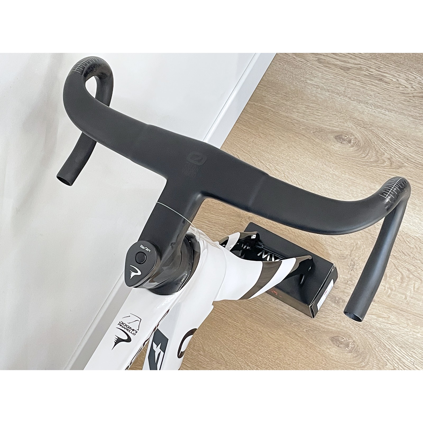 Cuadro de carbono usado Pinarello Dogma F 54cm blanco negro 2023 + Cockpit MOST