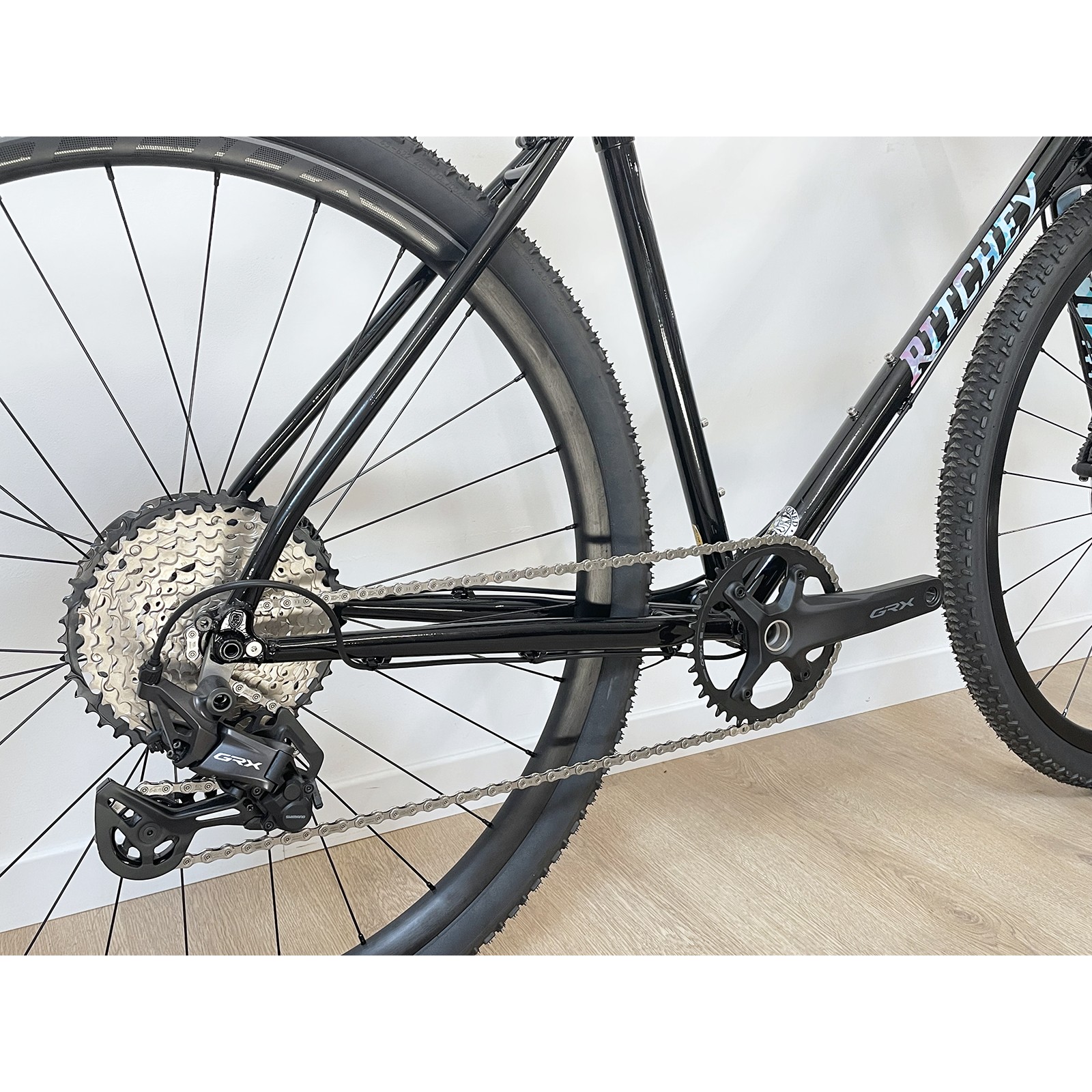 Bicicleta gravel Ritchey Outback V4 Aurora GRX 12v con ruedas Syncros 2026.