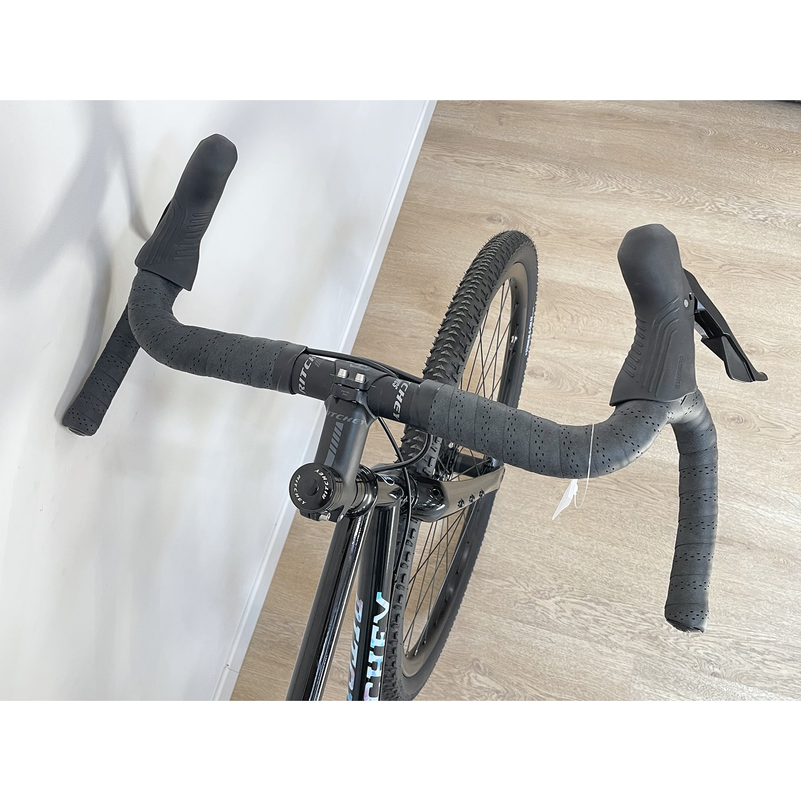 Bicicleta gravel Ritchey Outback V4 Aurora GRX 12v com rodas Syncros 2026.