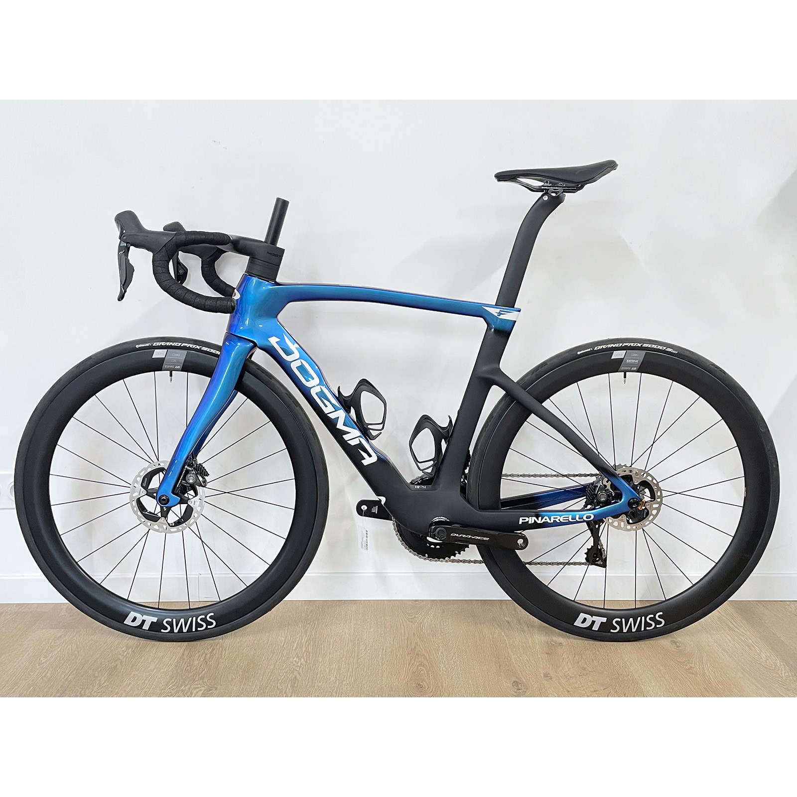 Pinarello Dogma F Luxter Blue Glanzend carbon Dura-Ace Di2 12s / ARC 1400 Dicut racefiets 2026