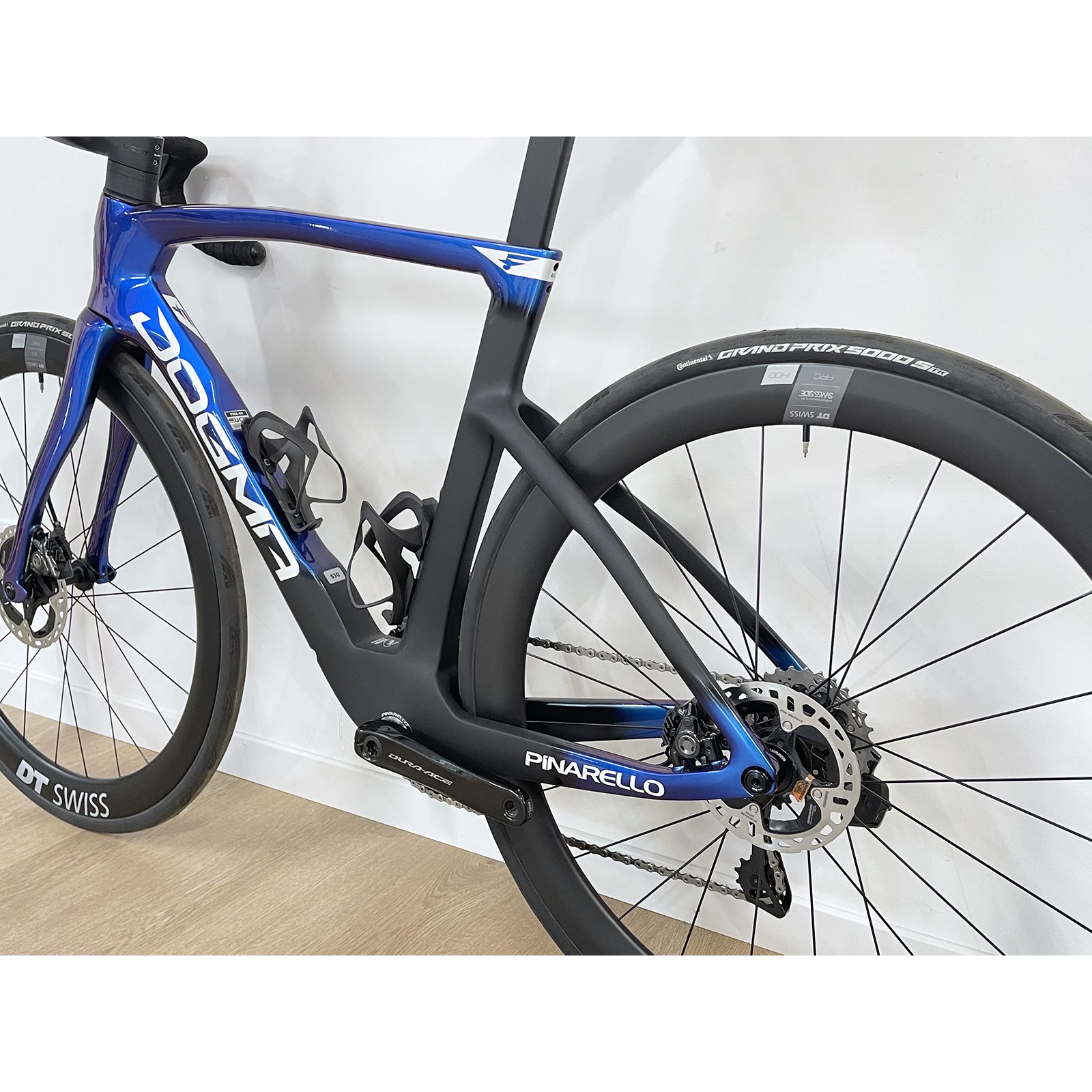Vélo de course Pinarello Dogma F Luxter Blue Shiny carbone Dura-Ace Di2 12v / ARC 1400 Dicut 2026