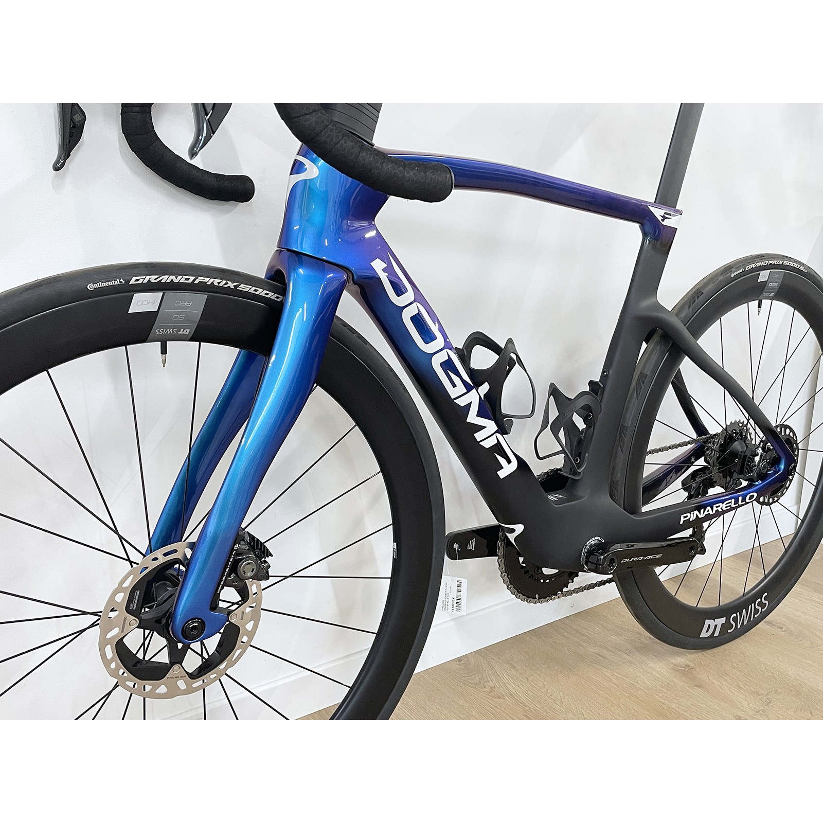 Pinarello Dogma F Luxter Blue Shiny carbon Dura-Ace Di2 12v / ARC 1400 Dicut bici da corsa 2026